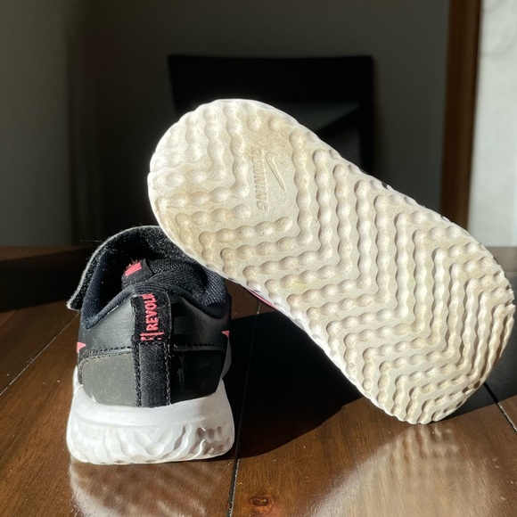 Toddler Pink & Black Nike Runners size 7 - Picture 6 of 6